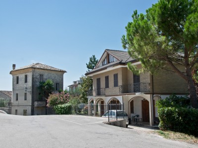 Properties for Sale_Townhouses to restore_VILLA AND PALACE FOR SALE NEAR THE HISTORIC CENTER WITH FANTASTIC PANORAMIC VIEWS Property with garden for sale in Le Marche, Italy in Le Marche_1